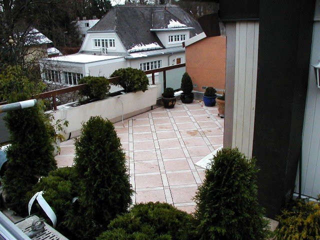 Sanierung_Dachterasse_mit_Plattenbelag_Grosshesseloher_Str_Muenchen_42095_01