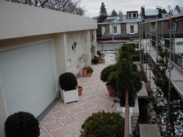 Sanierung_Dachterasse_mit_Plattenbelag_Grosshesseloher_Str_Muenchen_42095_02